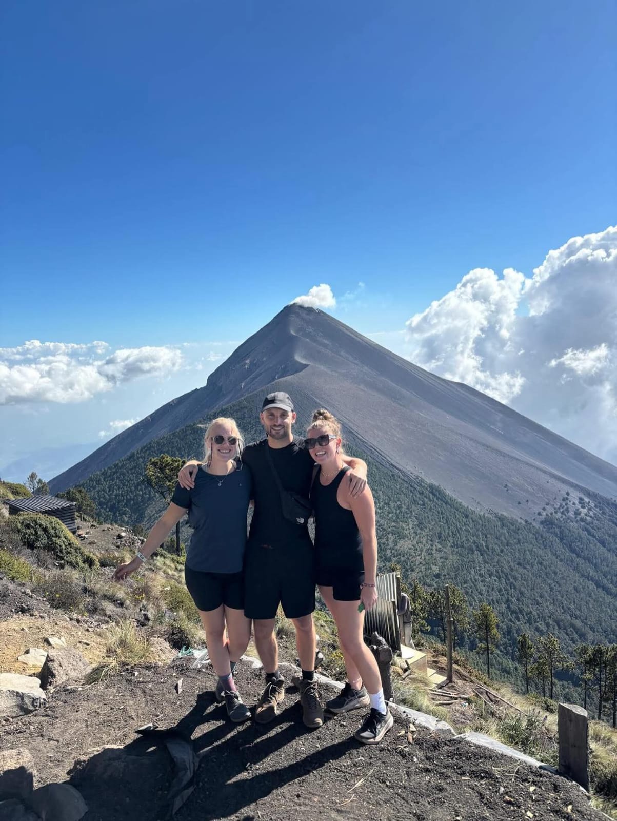 Viajeros en aeropuerto con Old City Travel